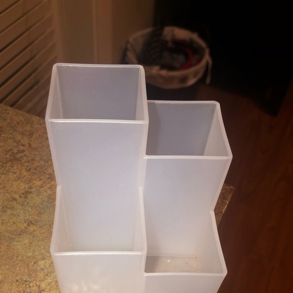 holder - Picture 1 of 2